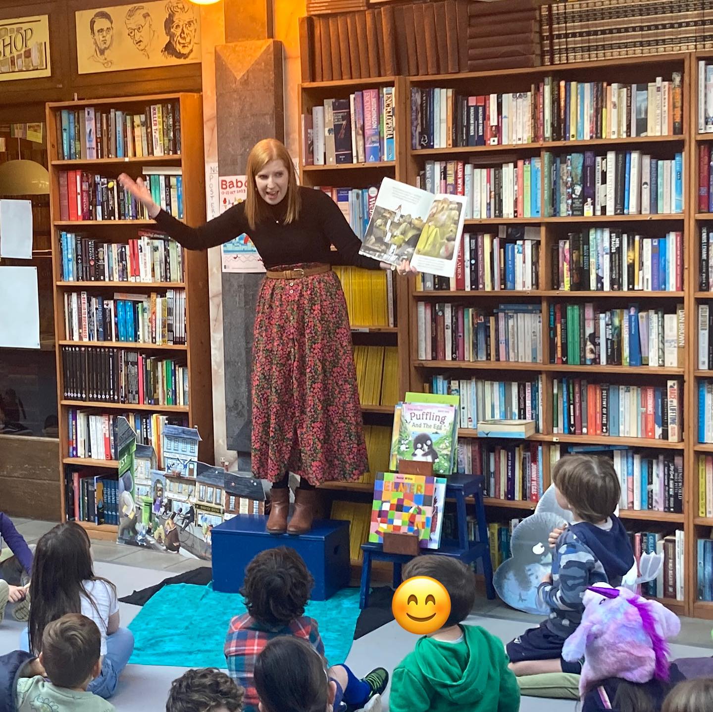 Meabh reading to kids